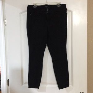 Black skinnies